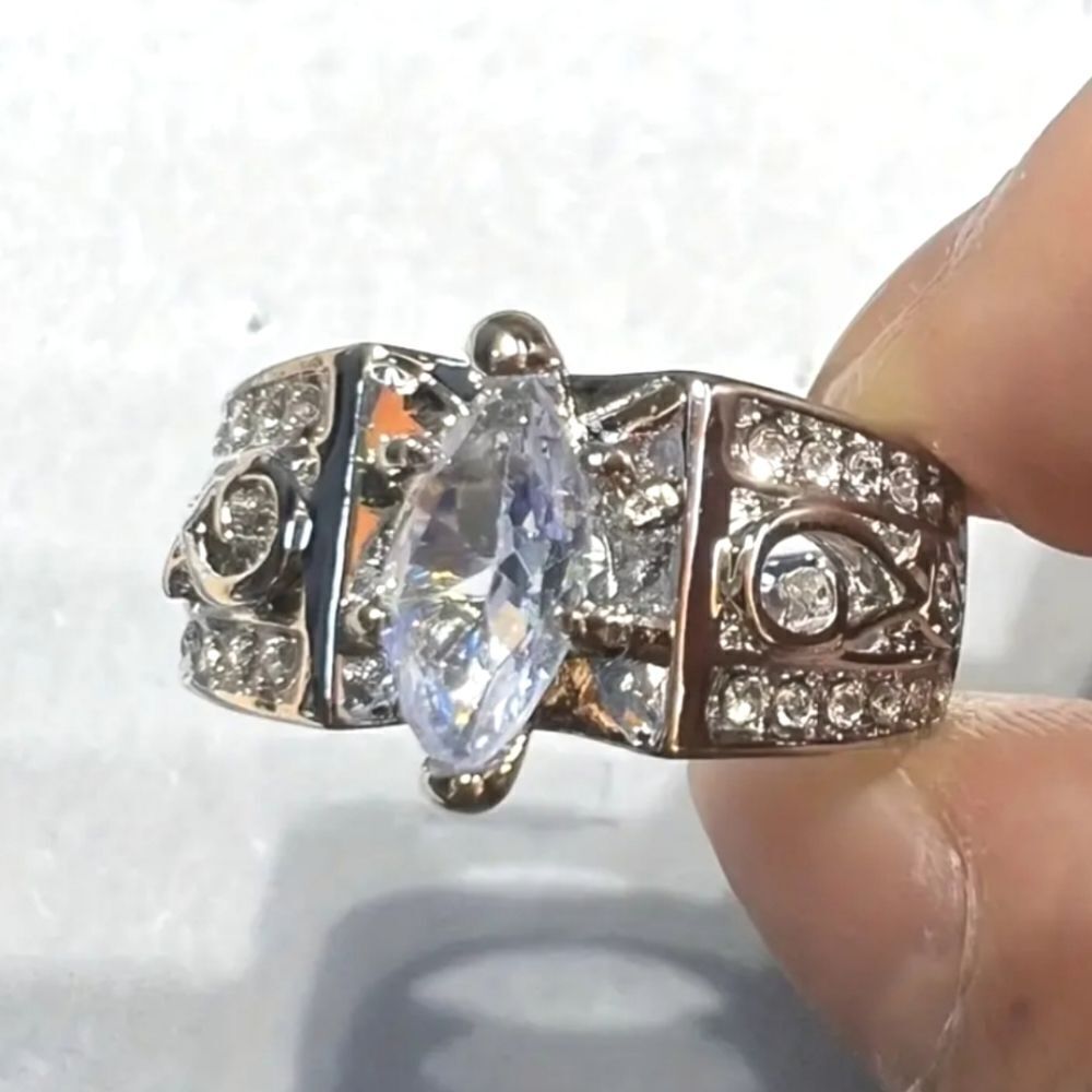 Diamond horse eye double layered diamond wedding ring